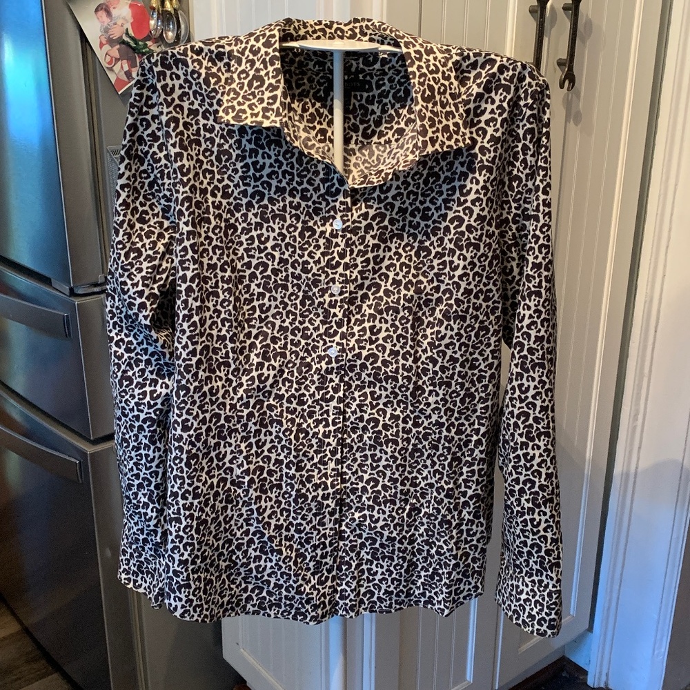 Talbots petites wrinkle resistant animalâ print button down. Worn once.